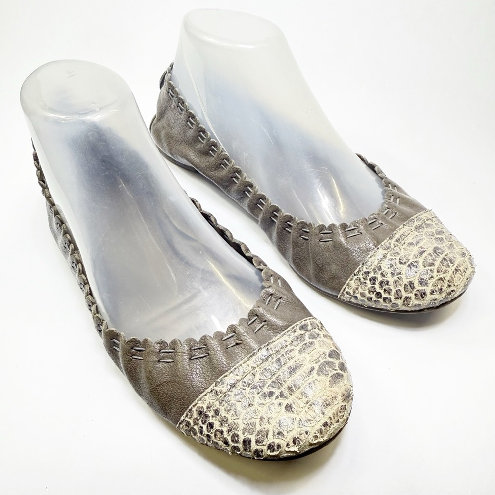 Tory Burch Leather Flats with Snakeskin print Cap Toe size 7.5M